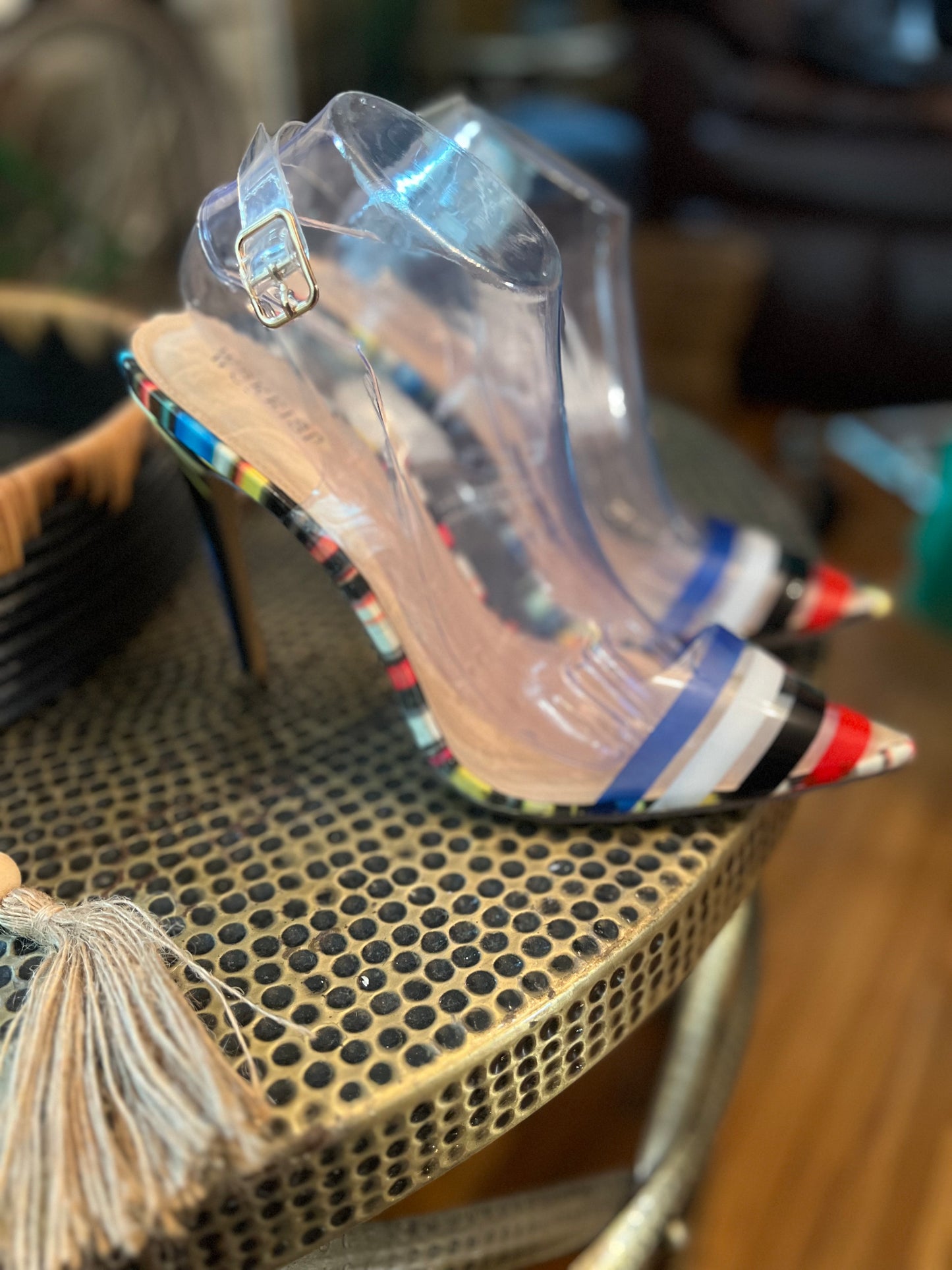 Stiletto Pumps in the Club! ๐
