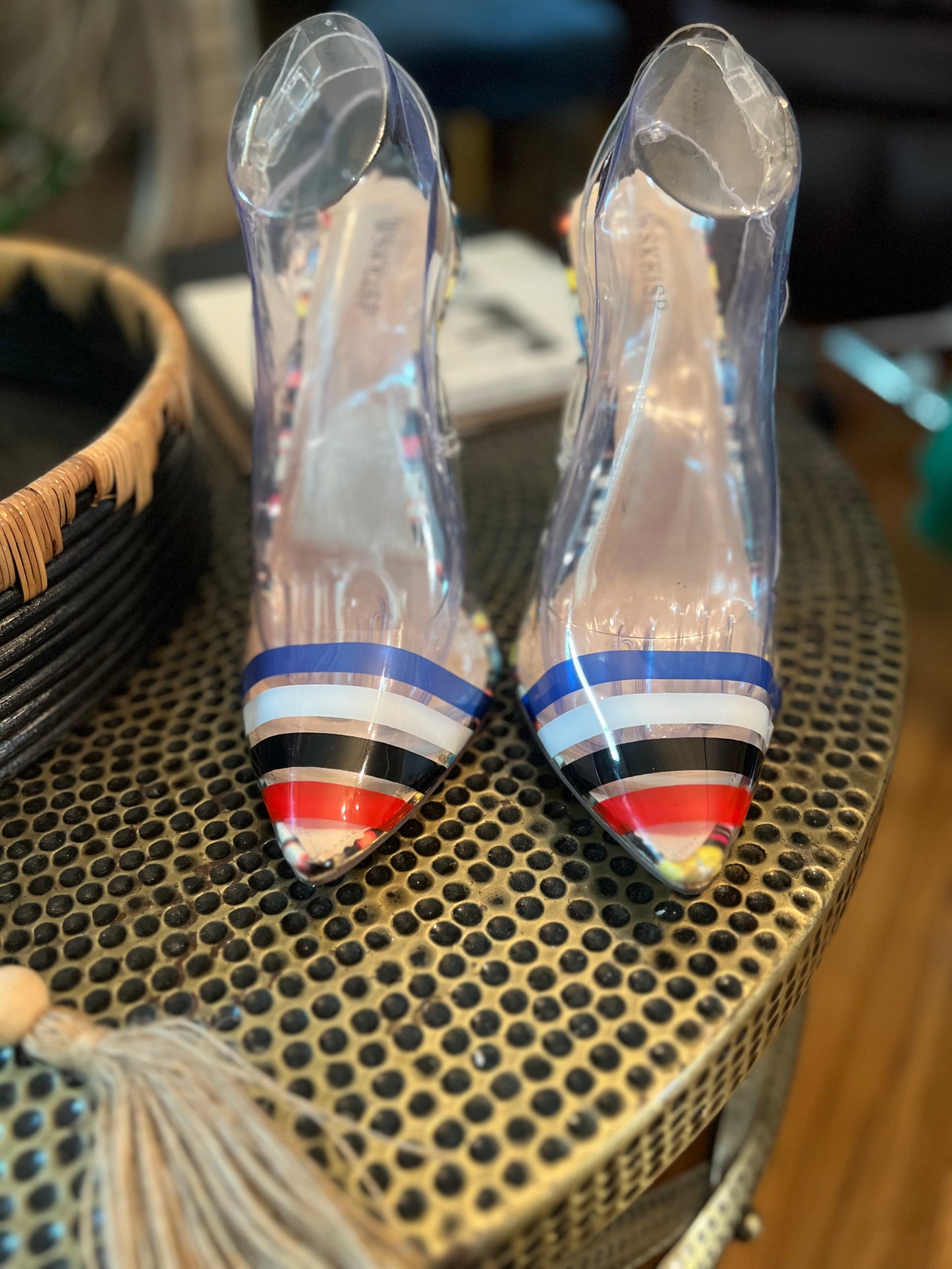 Stiletto Pumps in the Club! ๐